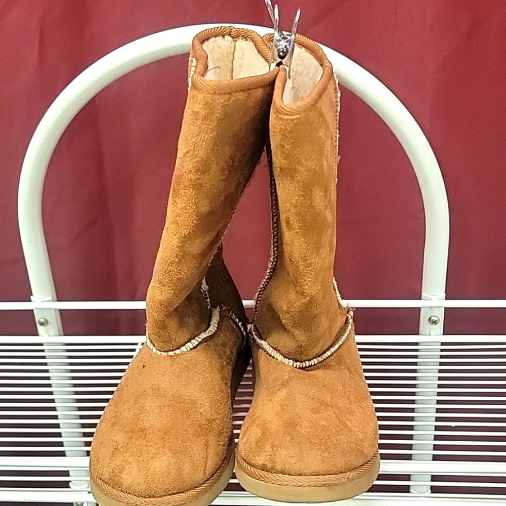 Size 2.5 tan boots